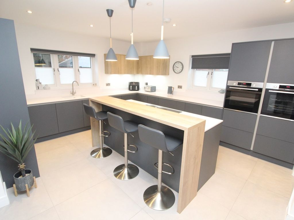 4 bed detached house for sale in Hall Farm Close, Blaby, Leicester LE8, £695,000