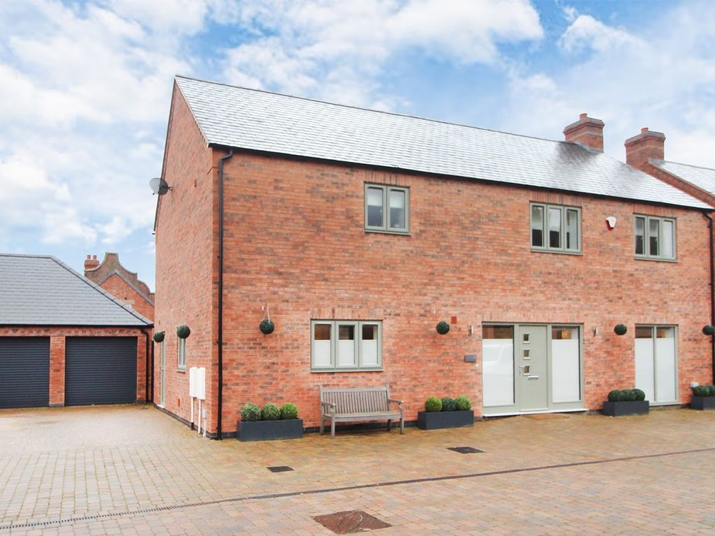 4 bed detached house for sale in Hall Farm Close, Blaby, Leicester LE8, £695,000