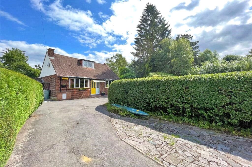 3 bed detached house for sale in Vale Road, Ash Vale, Guildford, Surrey GU12, £600,000