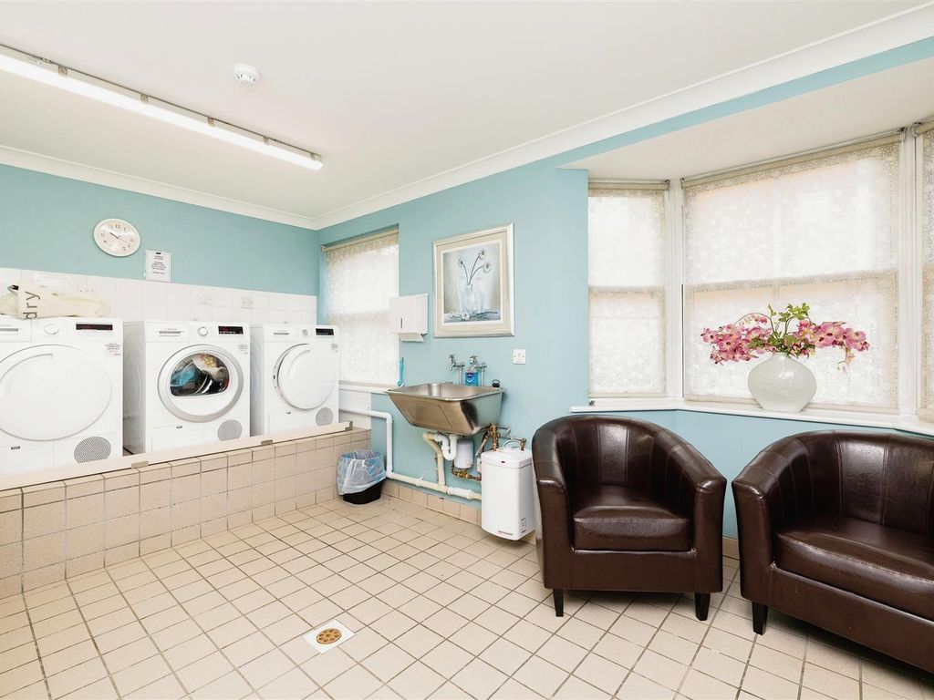 1 bed flat for sale in School Lane, Banbury OX16, £120,000