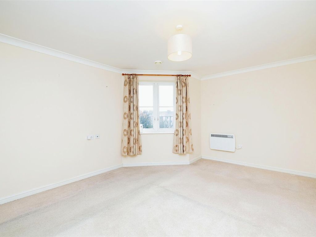 1 bed flat for sale in School Lane, Banbury OX16, £120,000