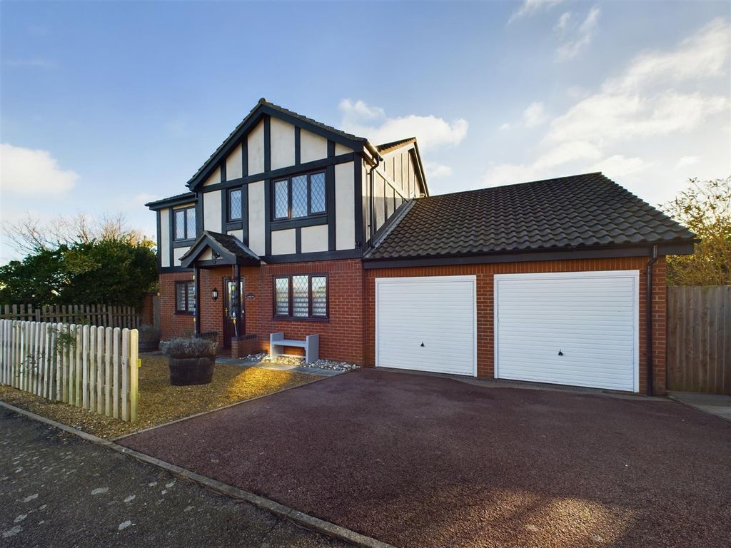 4 bed detached house for sale in Collingwood Drive, Mundesley, Norwich NR11, £480,000