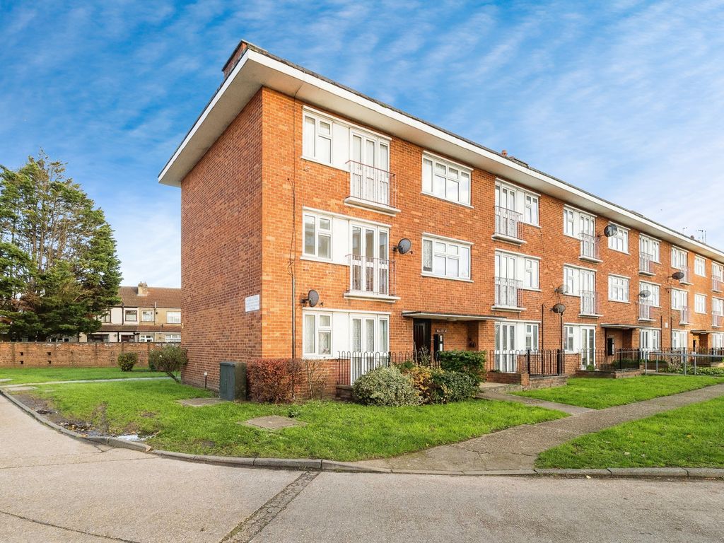 1 bed flat for sale in Mount Pleasant, Ilford Lane, Ilford IG1, £220,000