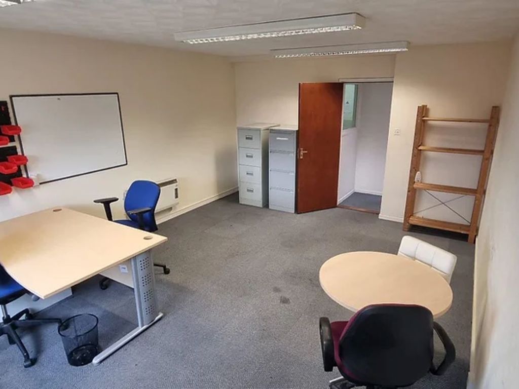 Office to let in Dundas Lane, Portsmouth PO3, £8,700 pa
