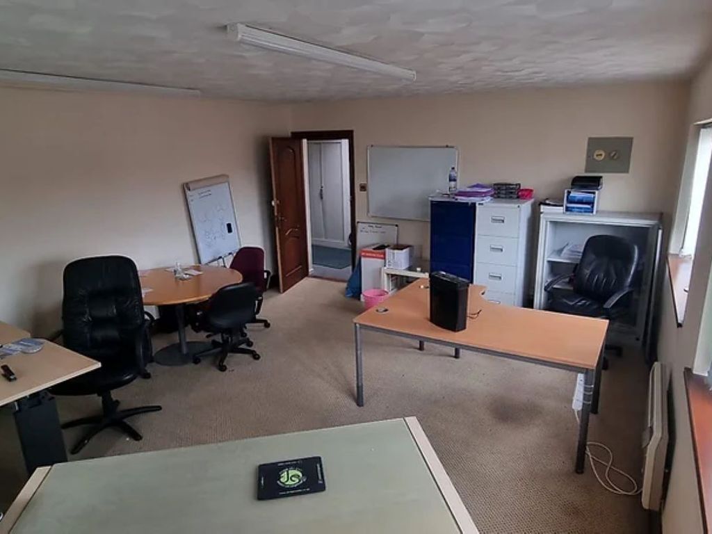 Office to let in Dundas Lane, Portsmouth PO3, £8,700 pa