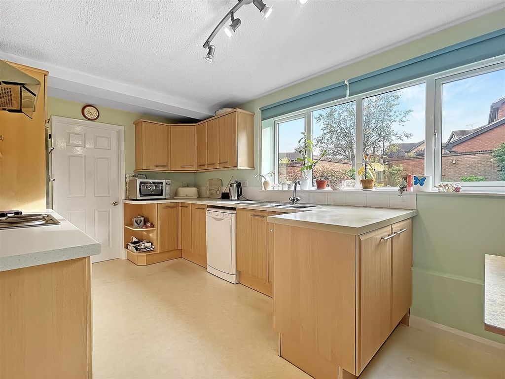 5 bed detached house for sale in Juniper Drive, Allesley Green CV5, £540,000