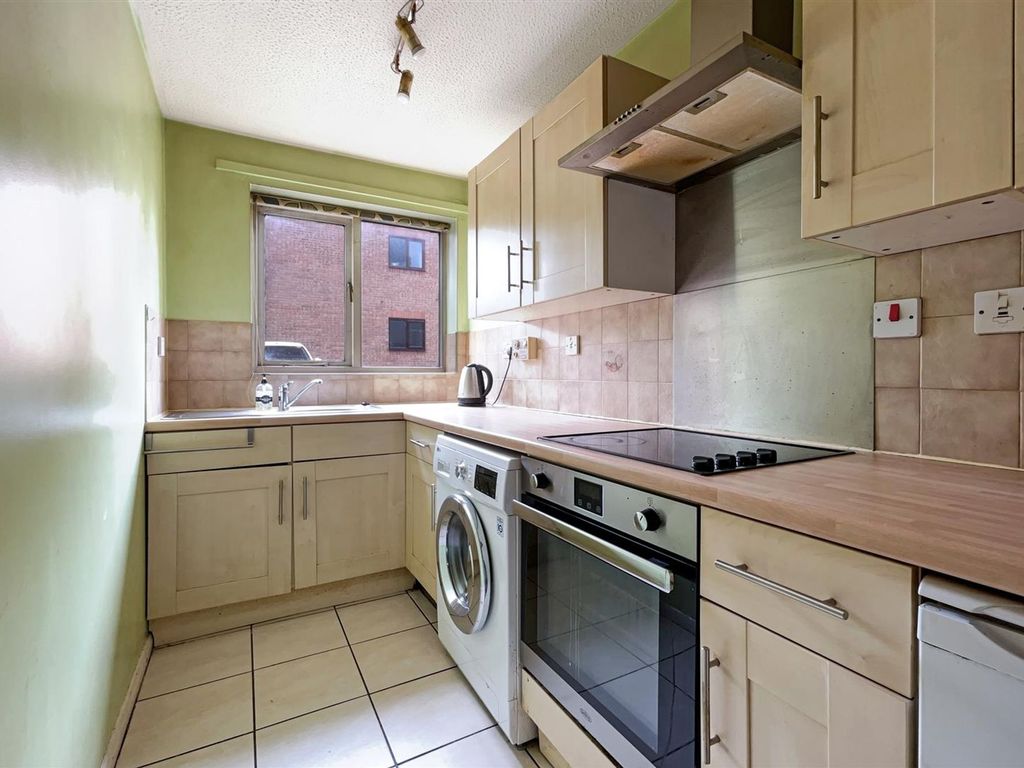 1 bed flat for sale in Bowls Court, Coventry CV5, £99,950