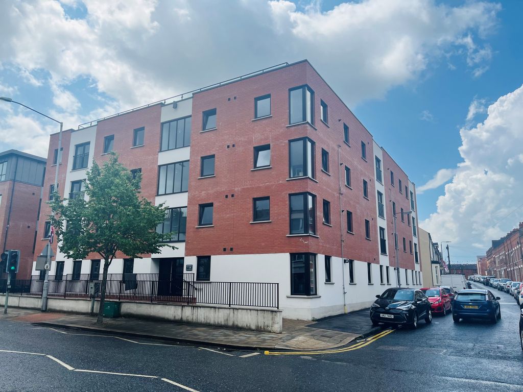 2 bed flat to rent in Castlereagh Street, Belfast BT5, £950 pcm
