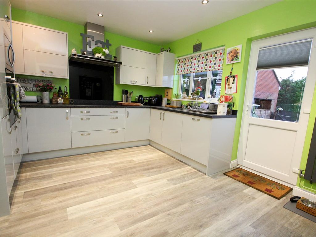 4 bed detached house for sale in Farndish Close, Rushden NN10, £425,000