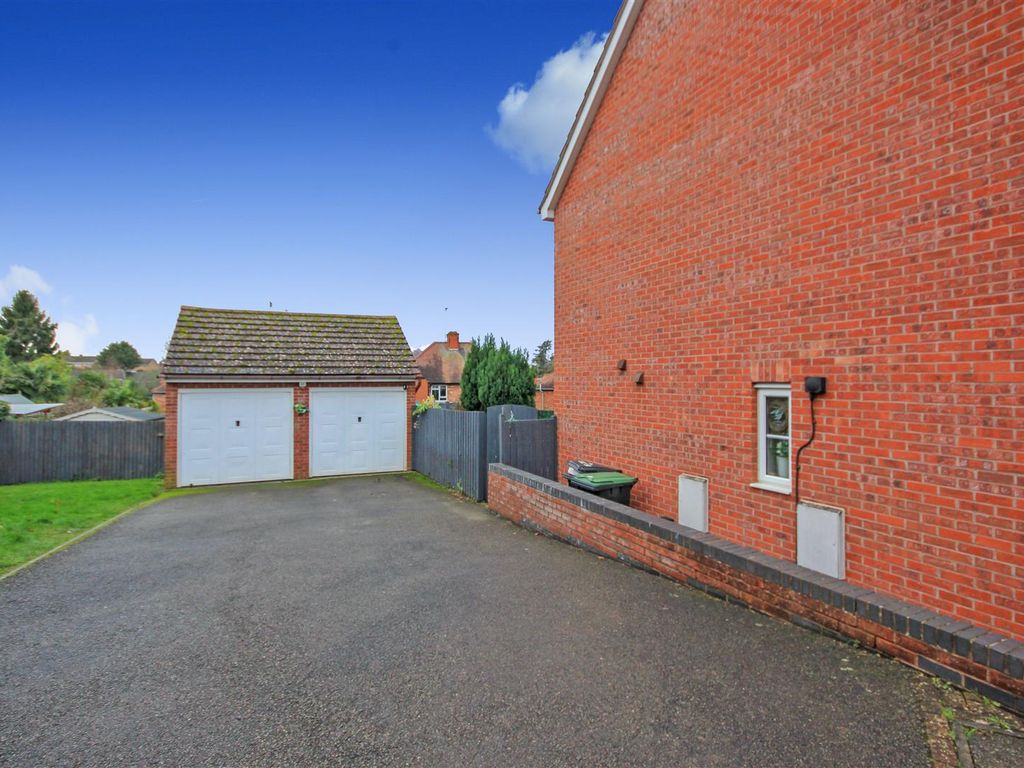 4 bed detached house for sale in Farndish Close, Rushden NN10, £425,000