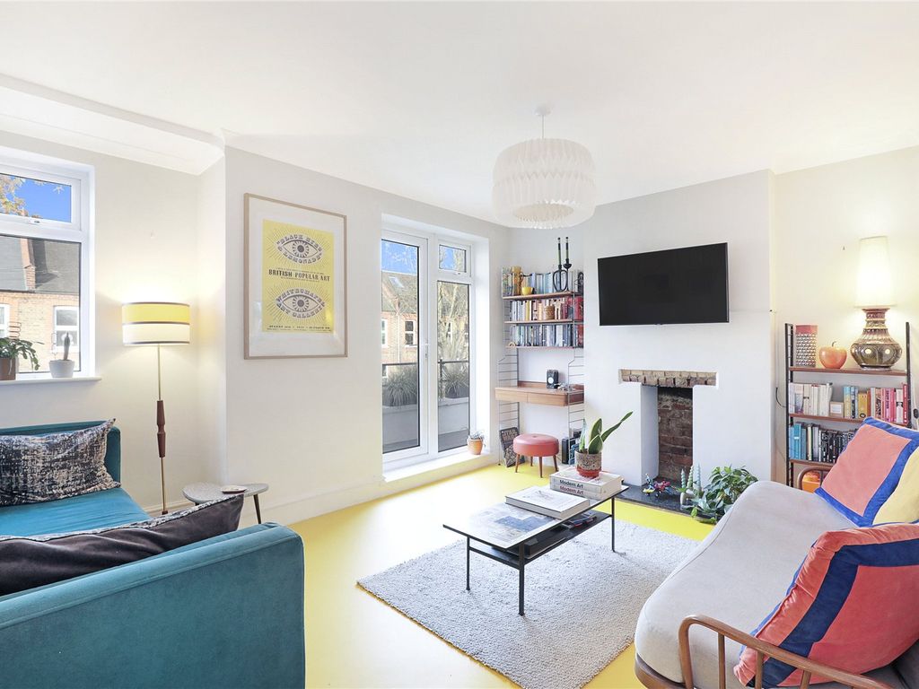 3 bed flat for sale in Brettenham Road, Walthamstow, London E17, £525,000