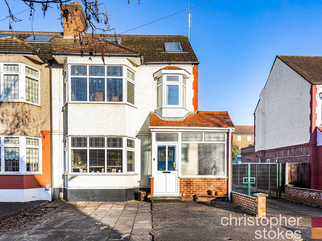 4 bed end terrace house to rent in Hillside Crescent, Cheshunt, Hertfordshire EN8, £2,500 pcm