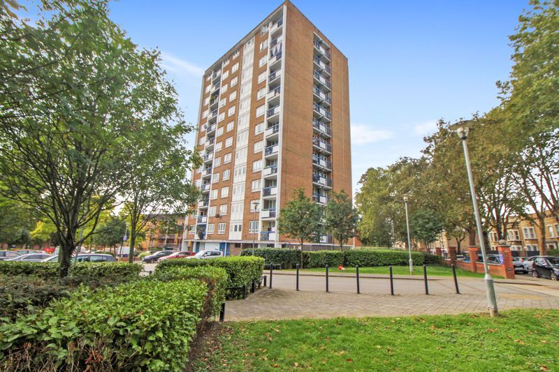 1 bed flat for sale in George Downing Estate, Cazenove Road N16, £285,000