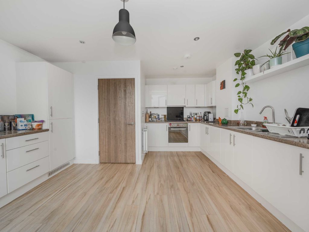 2 bed flat for sale in Tewkesbury Road, London W13, £495,000