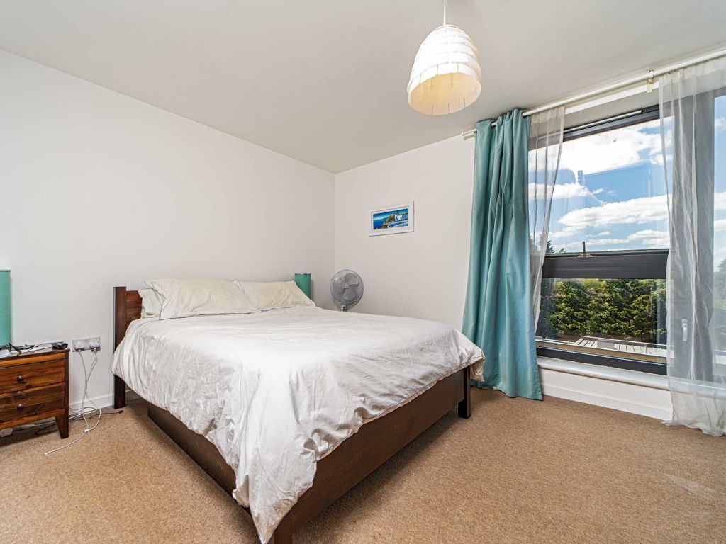 2 bed flat for sale in Tewkesbury Road, London W13, £495,000