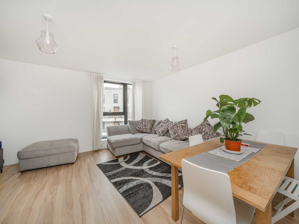 2 bed flat for sale in Tewkesbury Road, London W13, £495,000