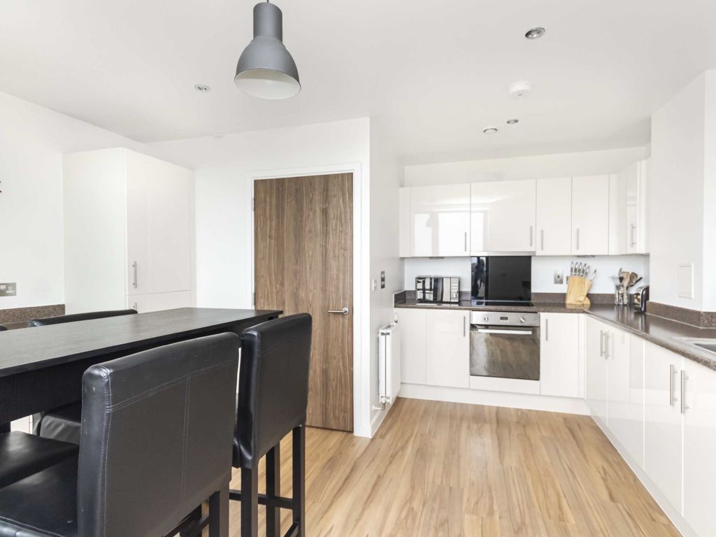 2 bed flat for sale in Tewkesbury Road, London W13, £495,000