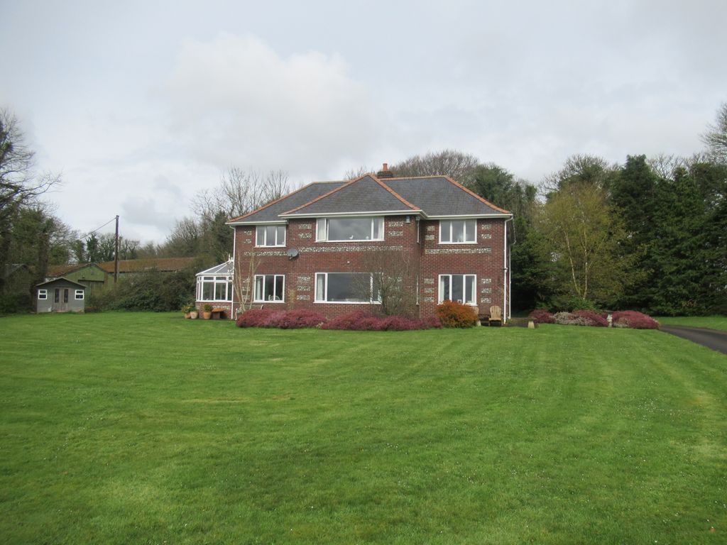4 bed detached house to rent in Coombe Bissett, Salisbury SP5, £2,600 pcm
