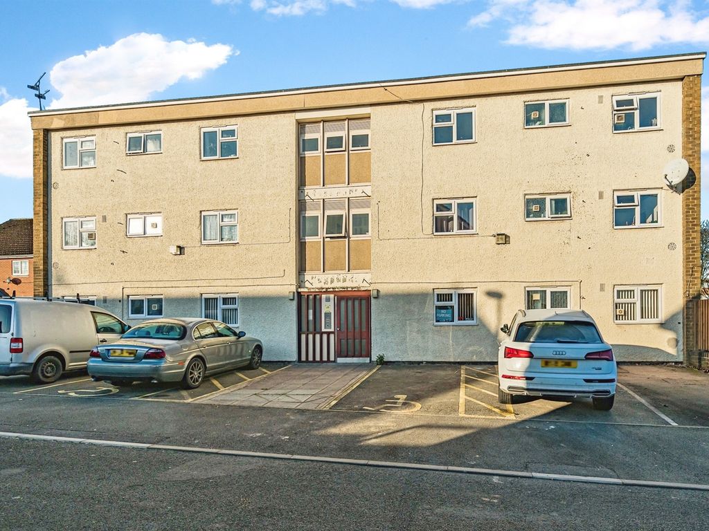 2 bed flat for sale in Kempsey Close, Oldbury B69, £110,000