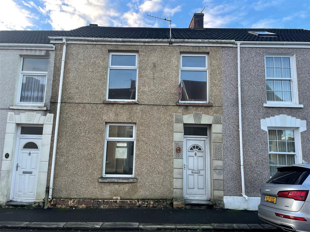 3 bed terraced house for sale in Railway Terrace, Llanelli SA15, £85,000