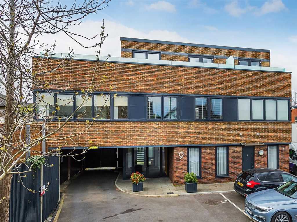 1 bed flat for sale in The Street, Ashtead KT21, £250,000