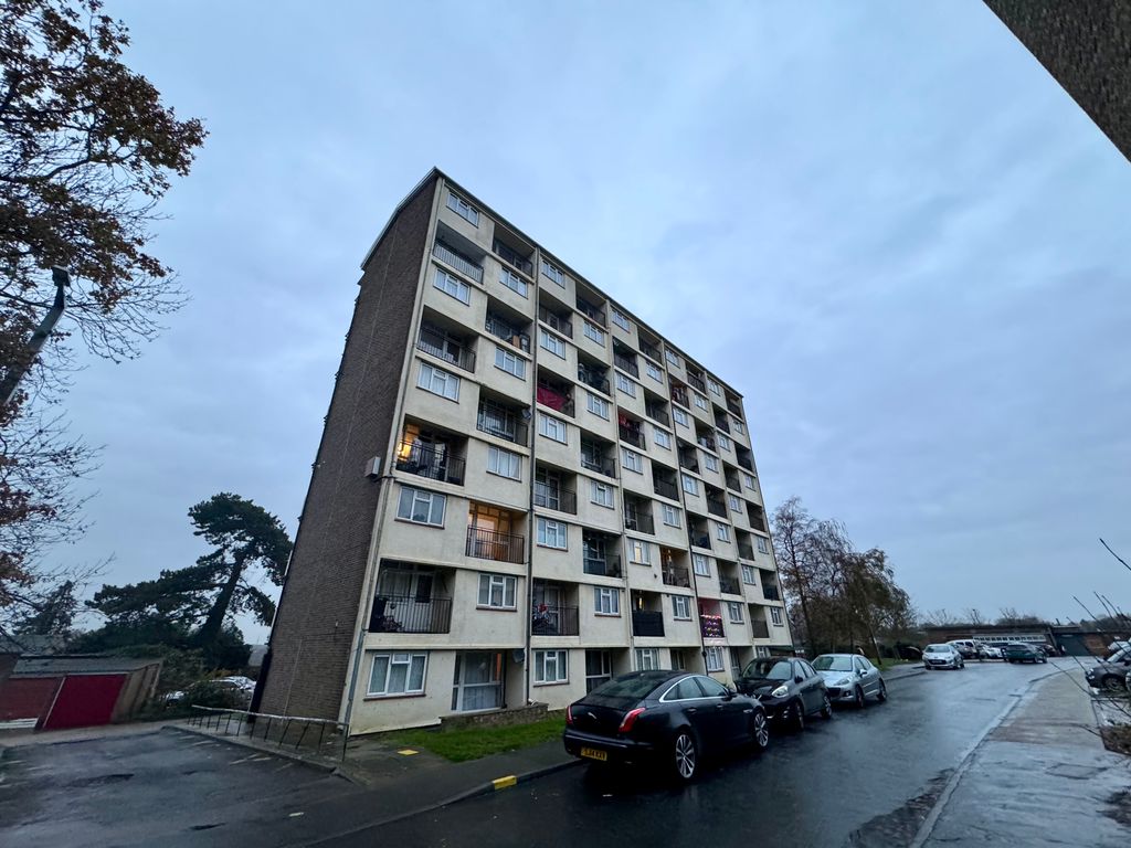 1 bed flat for sale in Hobtoe Road, Harlow CM20, £138,000