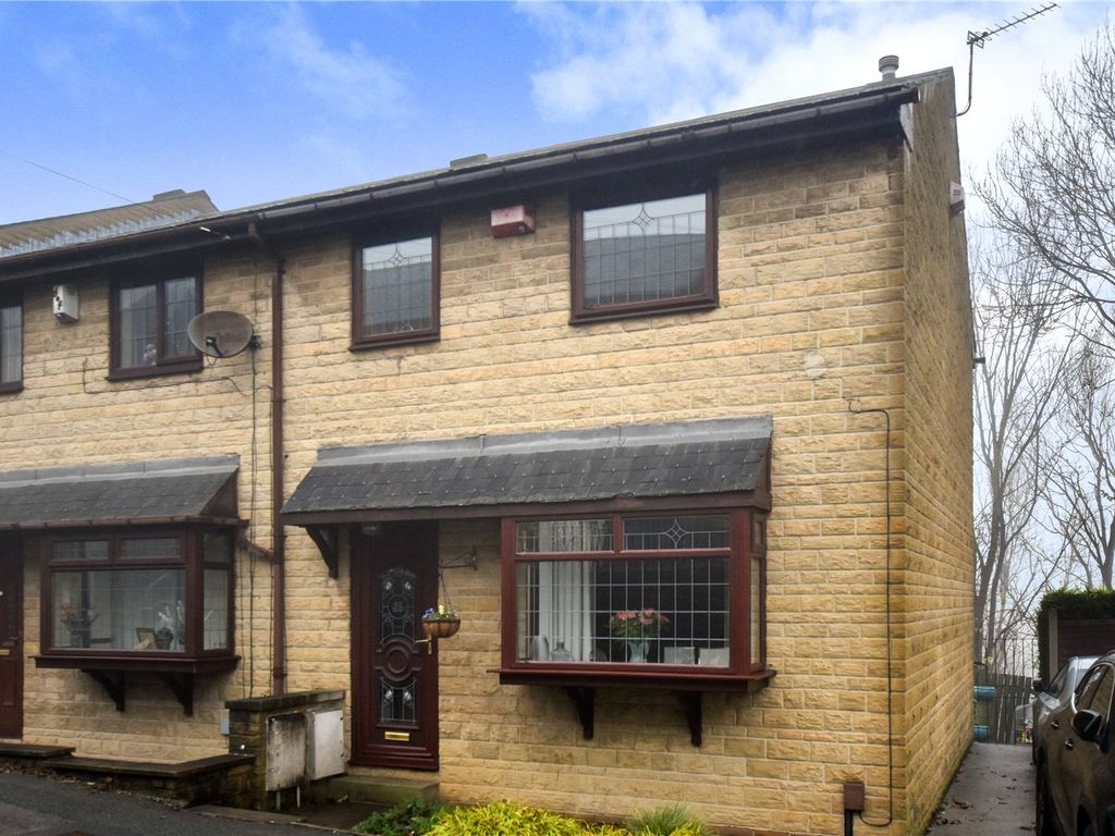 3 bed town house for sale in Troy Road, Morley, Leeds, West Yorkshire LS27, £199,995
