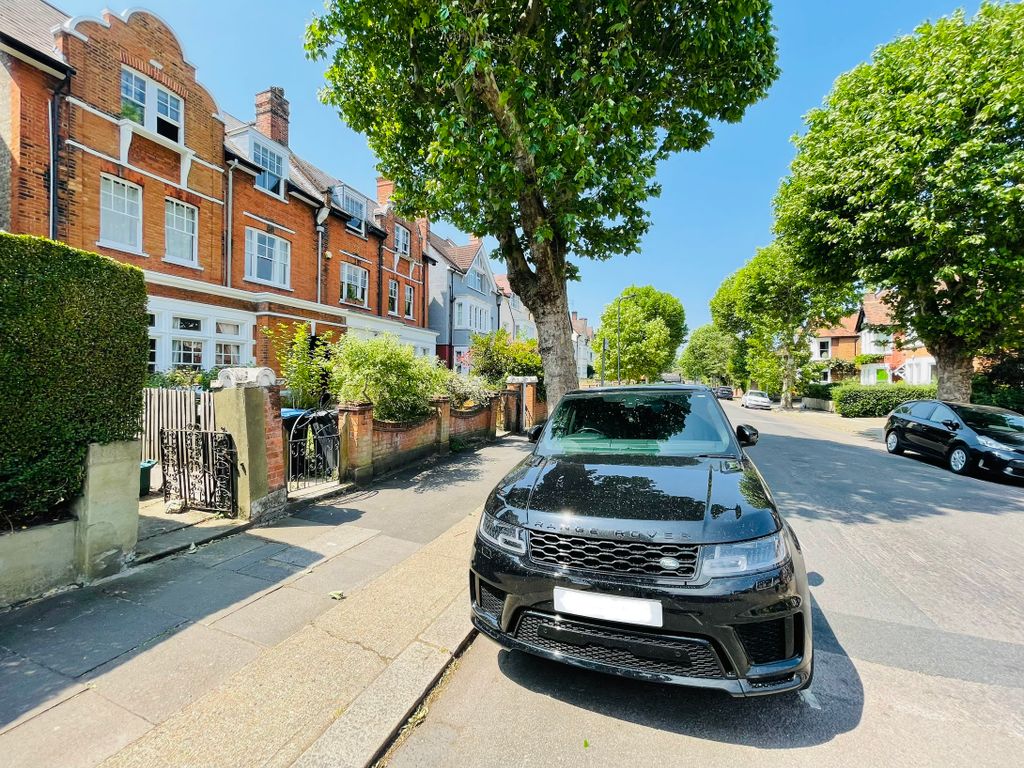 Studio to rent in Dartmouth Road, London NW2, £1,500 pcm