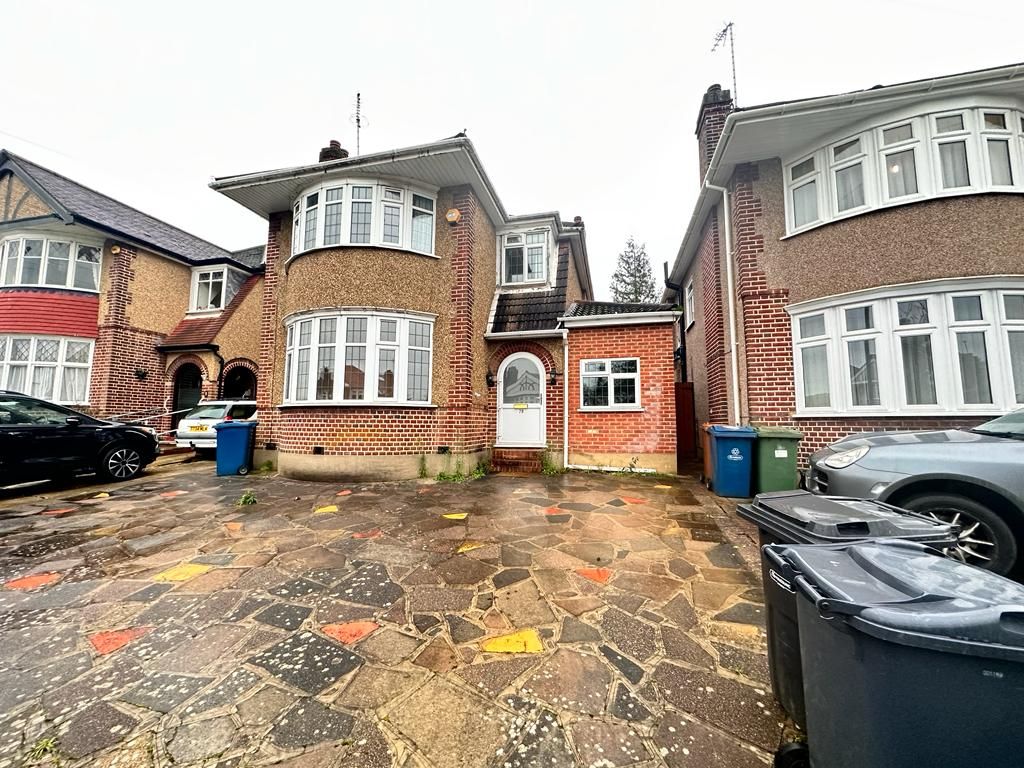 4 bed detached house to rent in Suffolk Road, North Harrow, Harrow HA2, £3,000 pcm