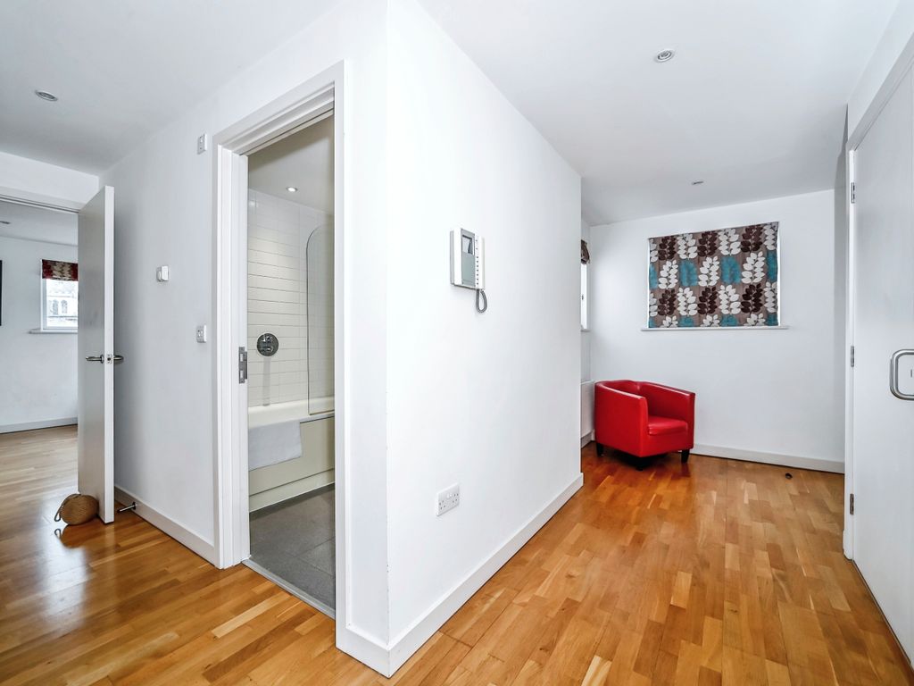 2 bed flat for sale in Castle Quay, Castle Lane, Bedford, Bedfordshire MK40, £205,000