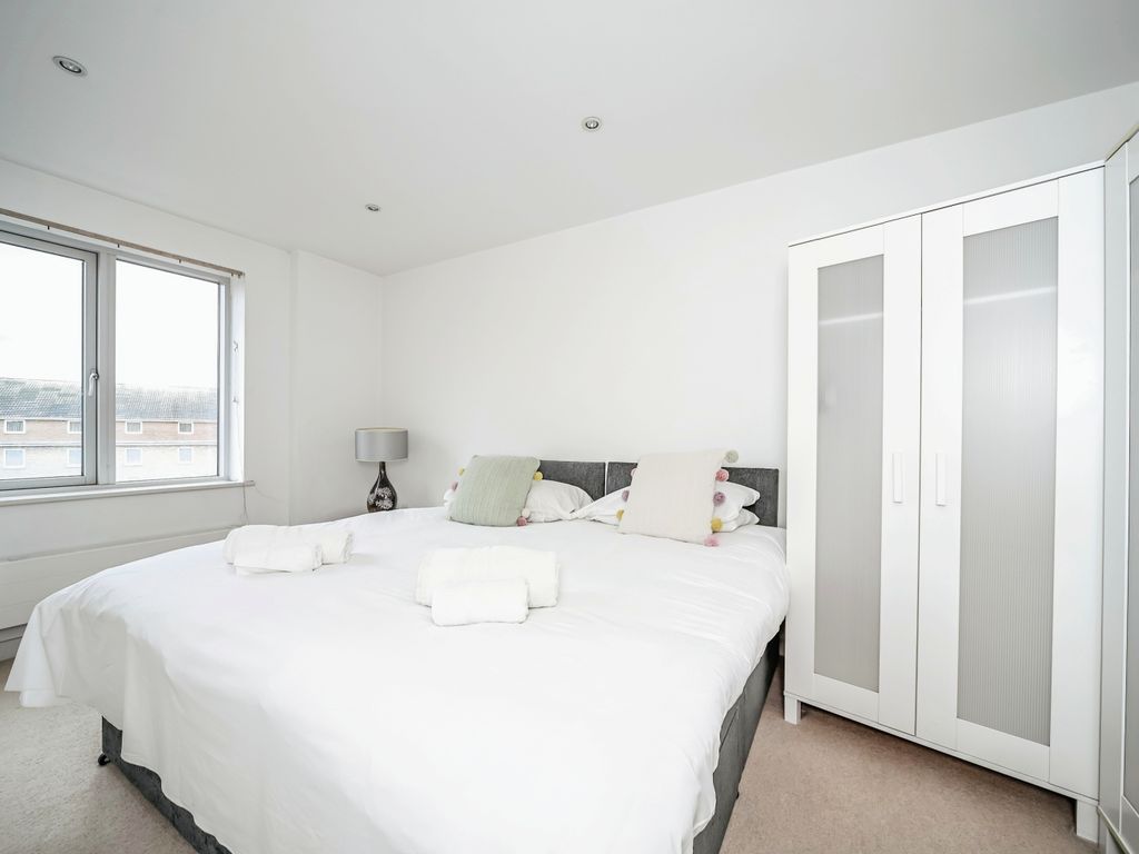 2 bed flat for sale in Castle Quay, Castle Lane, Bedford, Bedfordshire MK40, £205,000