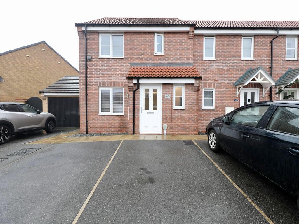 3 bed end terrace house for sale in Bounty Drive, Kingswood, Hull HU7, £185,000