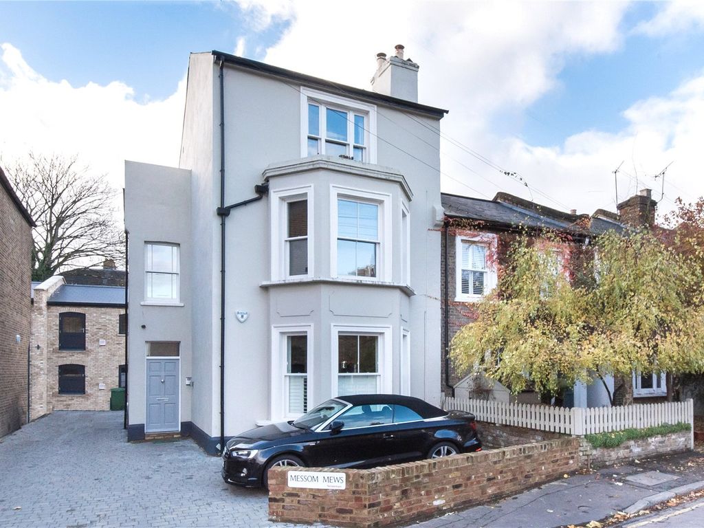 1 bed flat for sale in Grosvenor Road, Twickenham TW1, £385,000