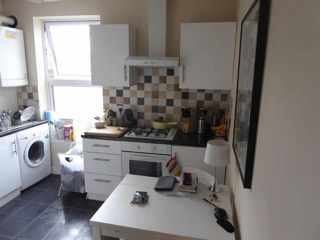 1 bed flat to rent in Turnpike Lane, London N8, £1,500 pcm