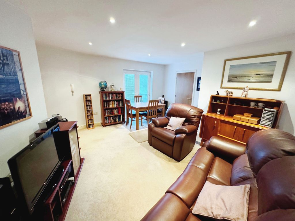 1 bed flat for sale in Newton Road, Great Barr, Birmingham B43, £150,000