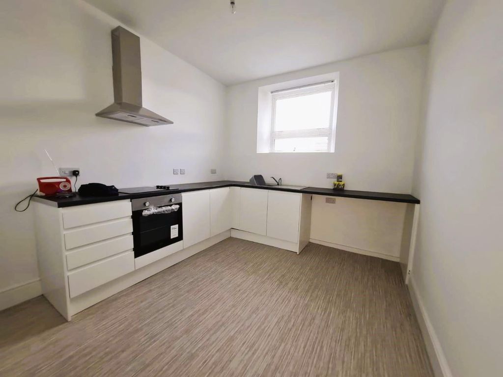 3 bed flat to rent in Gilfach Cynon, Merthyr Tydfil CF47, £950 pcm