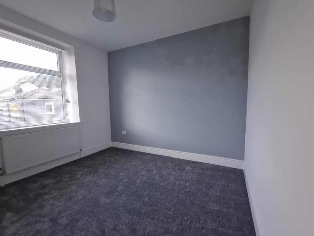 3 bed flat to rent in Gilfach Cynon, Merthyr Tydfil CF47, £950 pcm