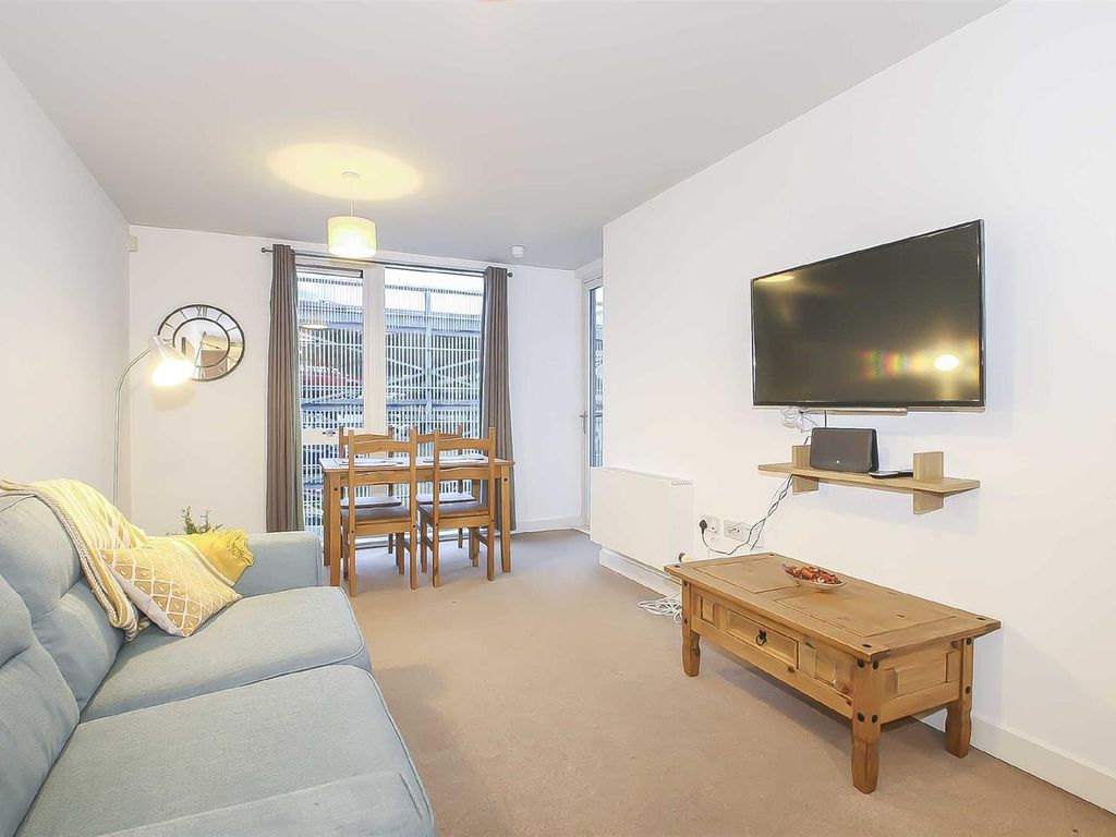 1 bed flat to rent in Mortimer Square, Milton Keynes MK9, £1,195 pcm