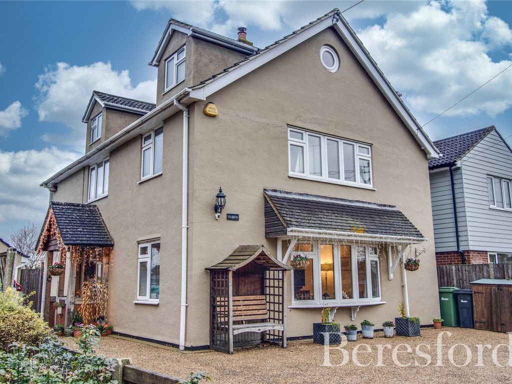 6 bed detached house for sale in Hanover Square, Feering CO5, £800,000