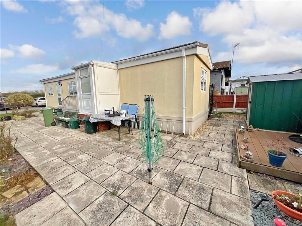 1 bed mobile/park home for sale in Lower Dunton Road, Dunton, Brentwood, Essex CM13, £140,000