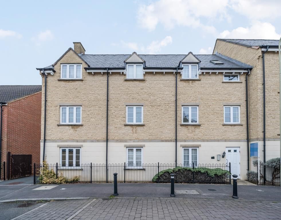 2 bed flat for sale in Witney, Oxfordshire OX28, £210,000
