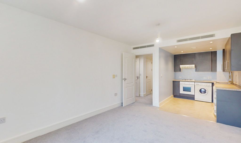 1 bed flat for sale in Warwick Building, Nine Elms, London SW11, £154,000