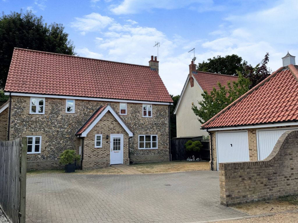 4 bed detached house for sale in Chalk Way, Methwold, Thetford IP26, £425,000
