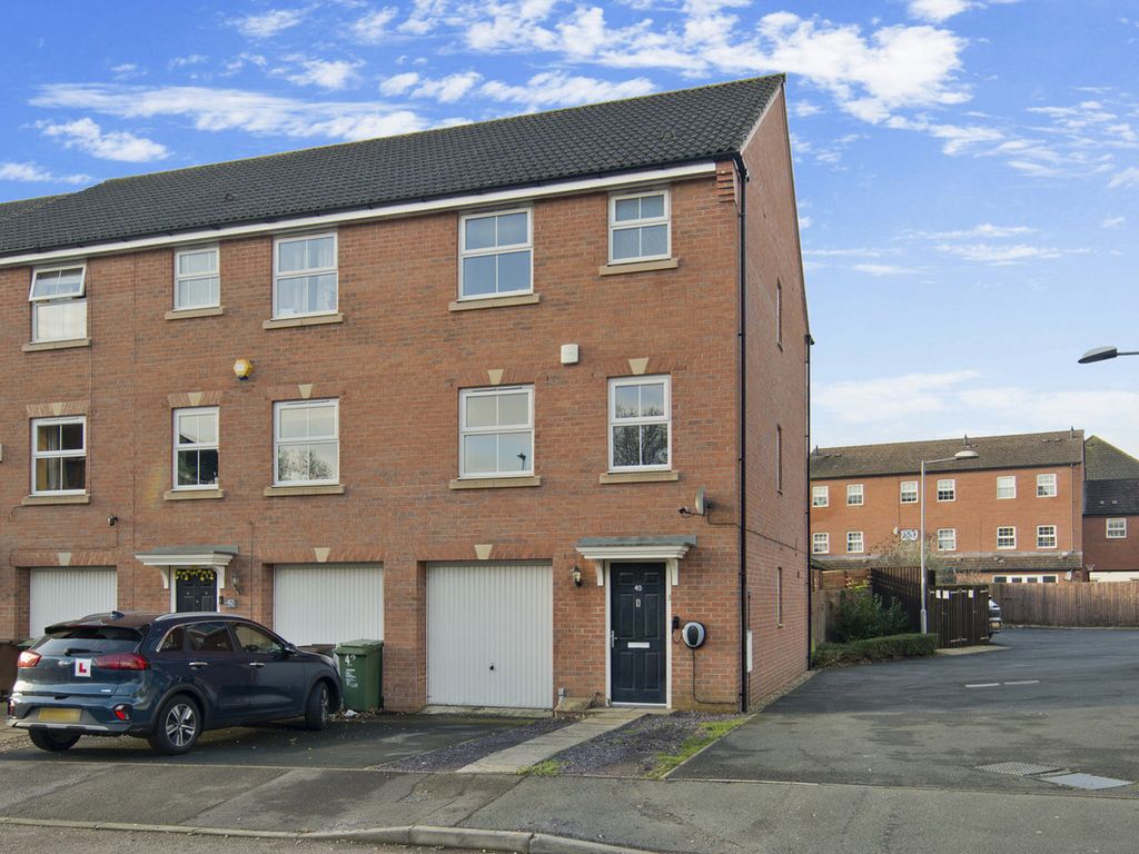 4 bed town house for sale in Conyger Close, Great Oakley NN18, £260,000