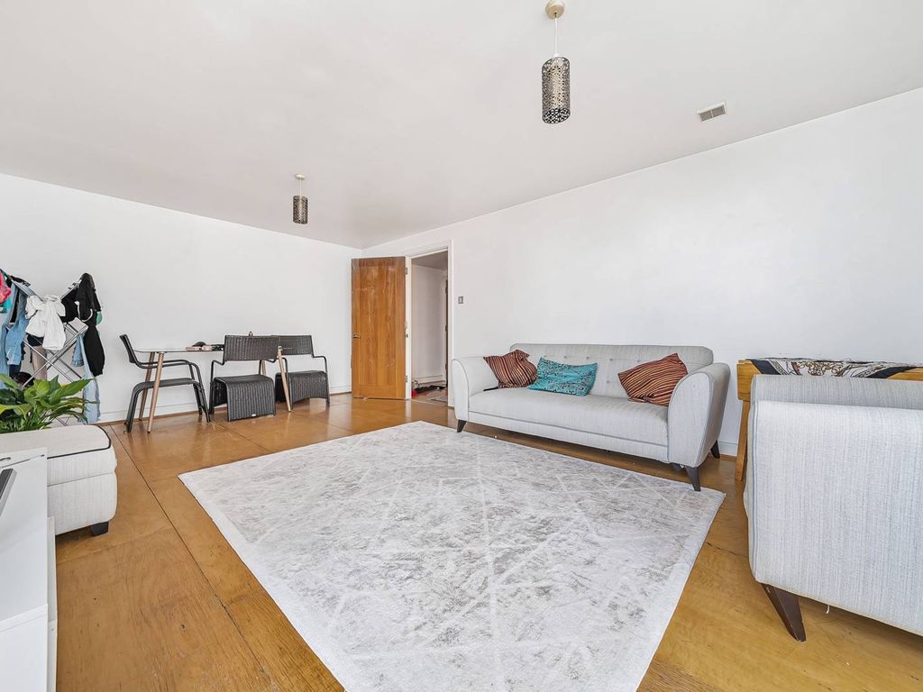 1 bed flat for sale in Barrier Point Road, Silvertown, London E16, £380,000