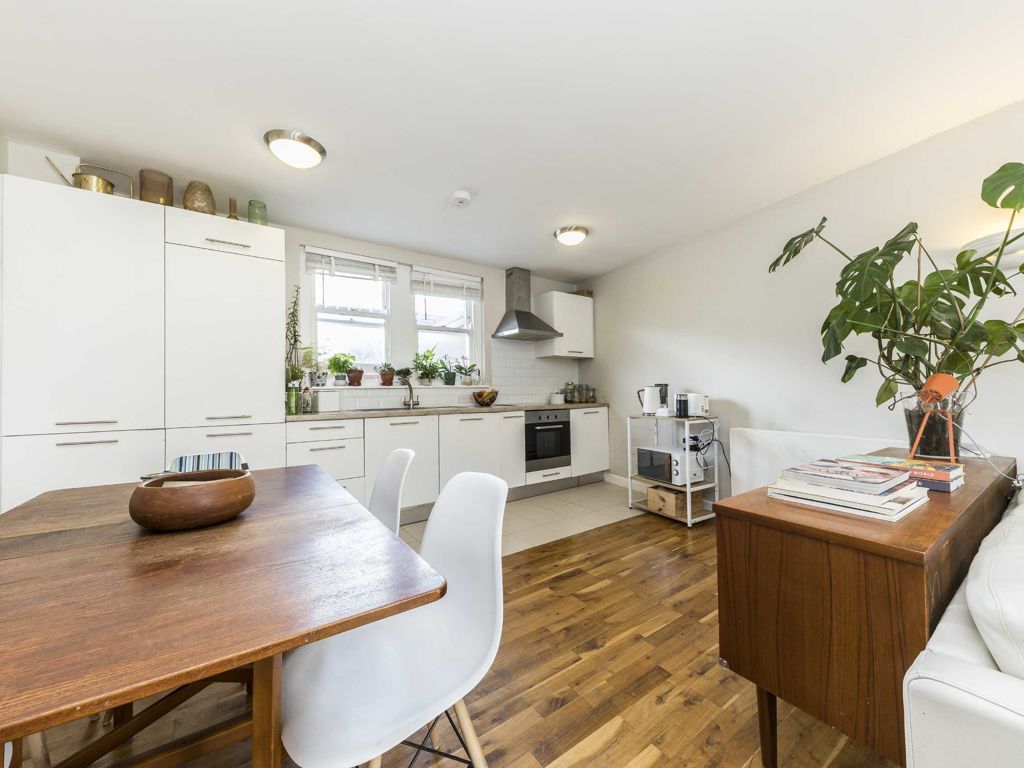 2 bed flat for sale in Davis Road, London W3, £459,950