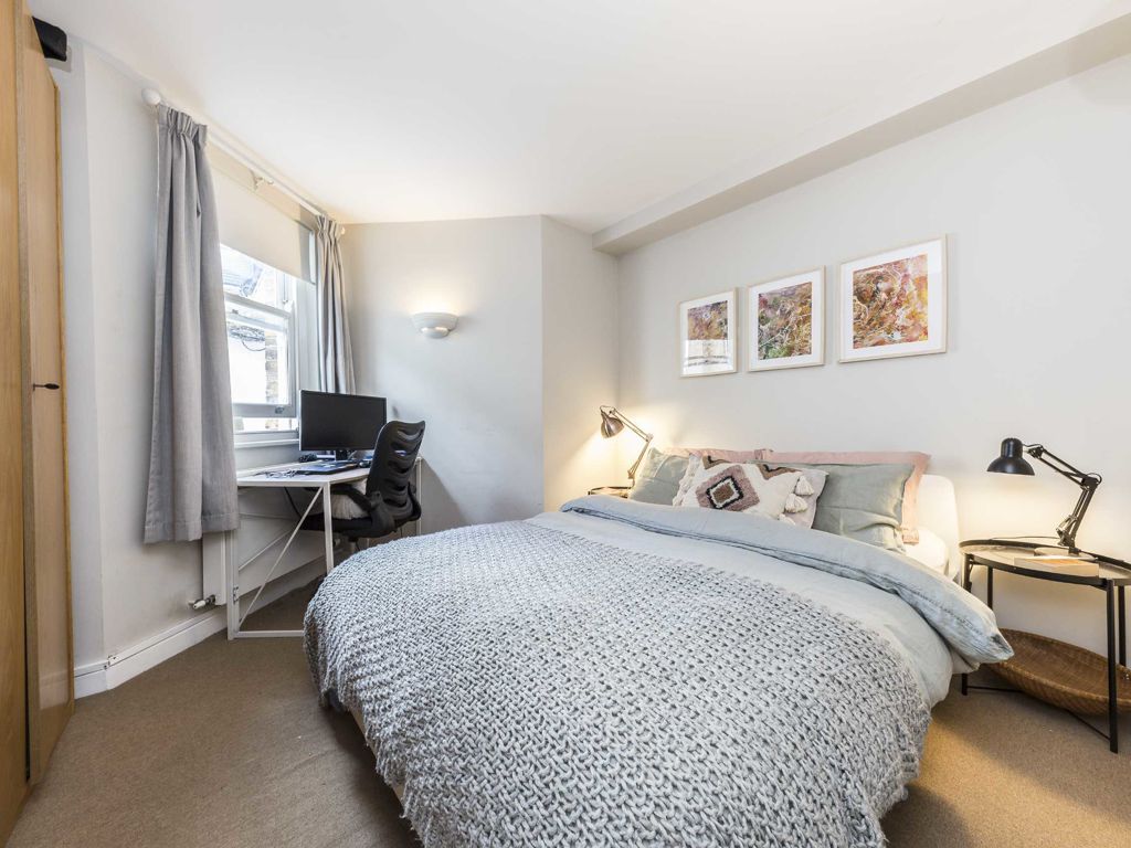 2 bed flat for sale in Davis Road, London W3, £459,950