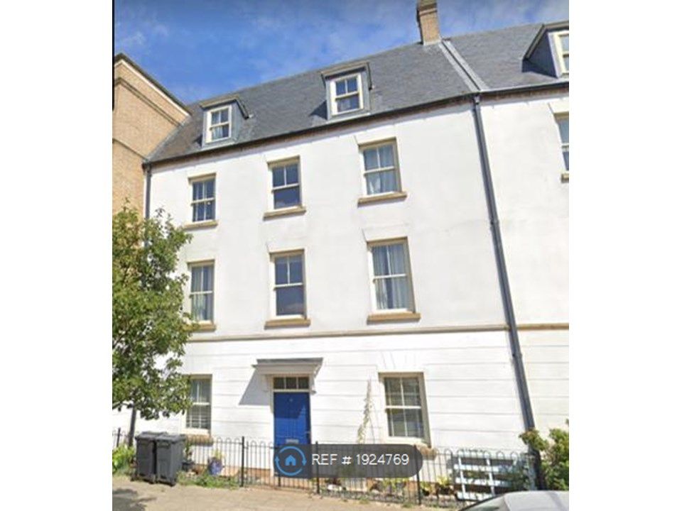 Room to rent in High Street, Upton, Northampton NN5, £725 pcm