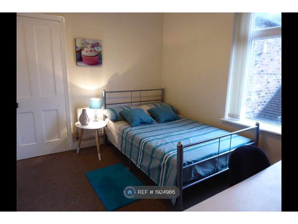 Room to rent in Leek Road, Shelton ST1, £217 pcm