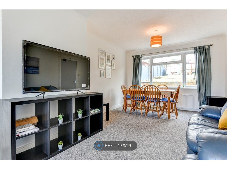 Room to rent in Batemans Road, Brighton BN2, £637 pcm